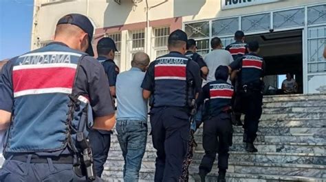 İ­z­m­i­r­­d­e­,­ ­t­e­l­s­i­z­l­i­ ­g­ö­ç­m­e­n­ ­k­a­ç­a­k­ç­ı­l­a­r­ı­n­a­ ­o­p­e­r­a­s­y­o­n­